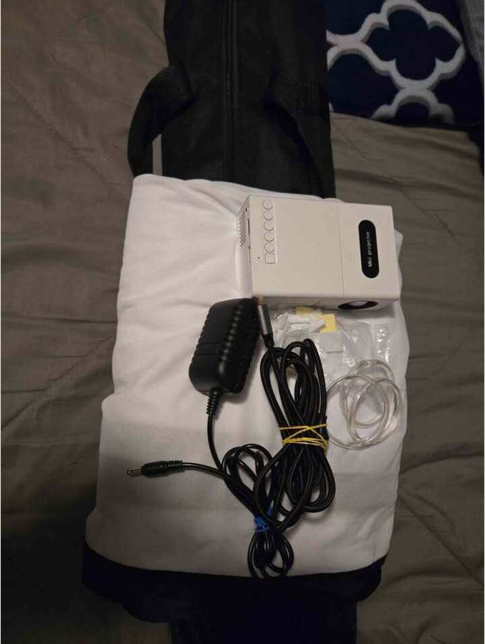 Portable Projector Complete Set Up - Picture 6 of 7